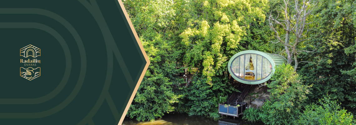 Nakvynė išskirtiniame namelyje medyje AKIS dviem 